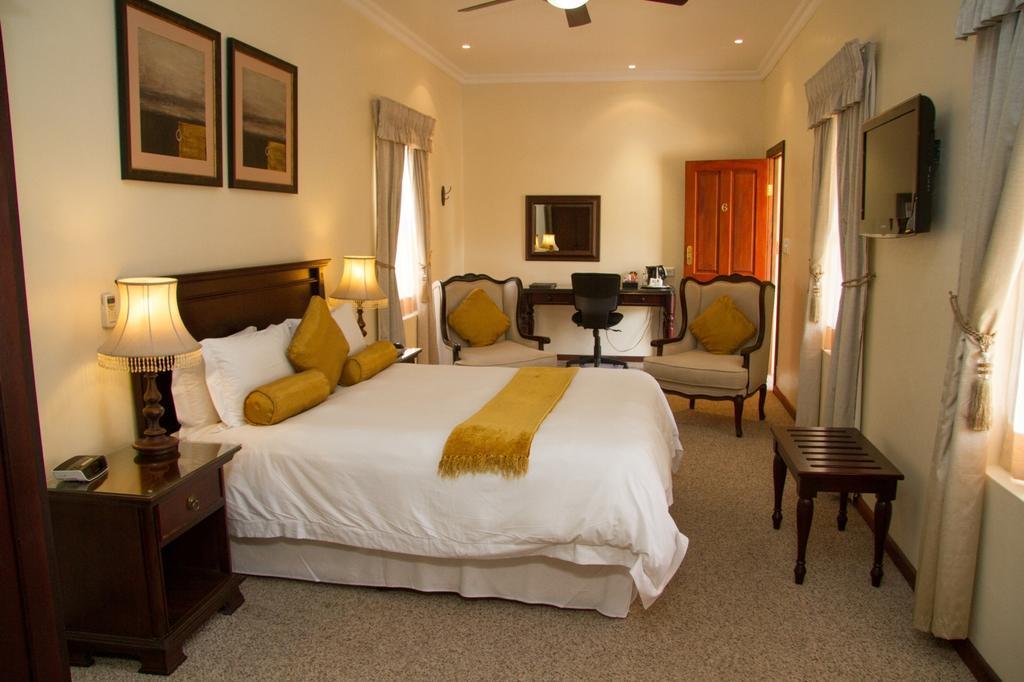 26 On Chamberlain Guest House Куинстаун Номер фото