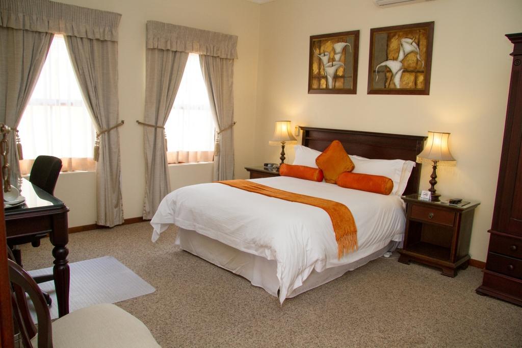 26 On Chamberlain Guest House Куинстаун Номер фото